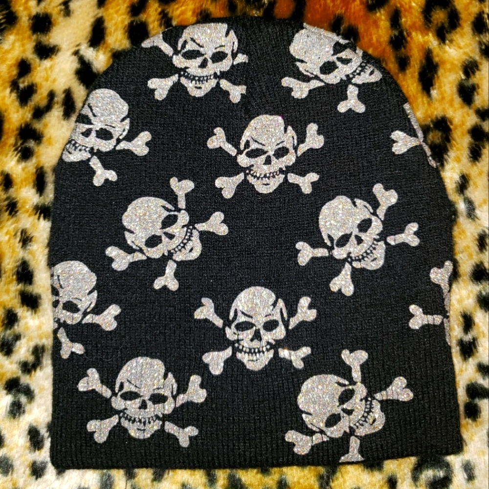 NWOT GLITTER SKULL CROSSBONES BLACK Y2K BEANIE GOTH PUNK EMO HOT TOPIC VINTAGE